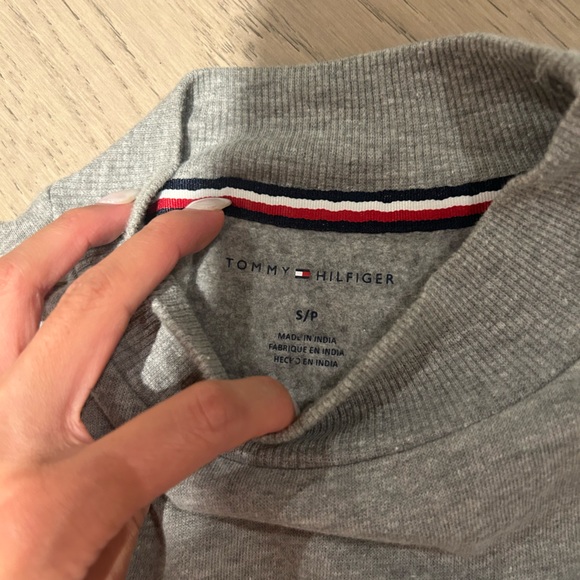 TOMMY HILFIGER Sweater - Picture 2 of 3